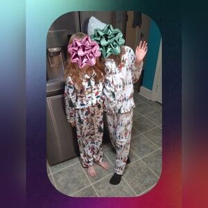 PB kids 8 Grinch set